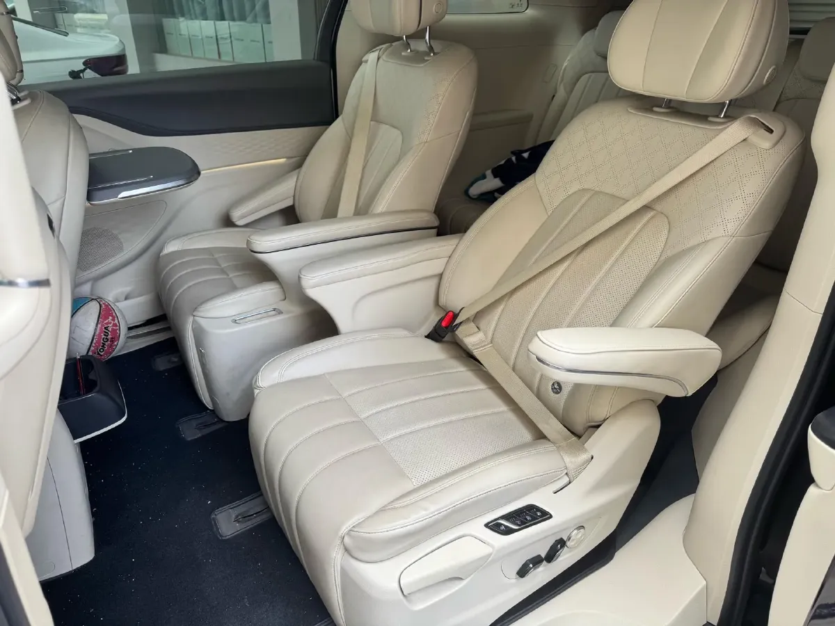 2022 Voyah Dream BEV 82KWH,autocango,china used car exporter,china ev exporter,chinese used car exporter,chinese used ev exporter