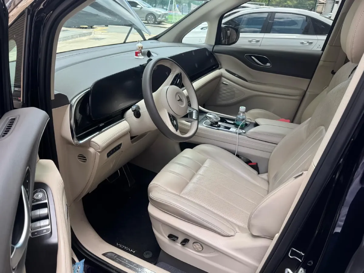 2022 Voyah Dream BEV 82KWH,autocango,china used car exporter,china ev exporter,chinese used car exporter,chinese used ev exporter