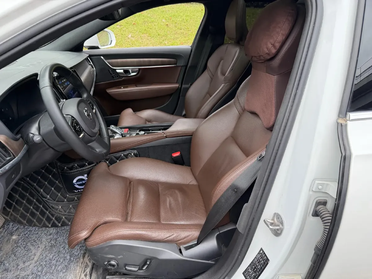 2023 Volvo S90 2.0T 250HP L4 8AT,autocango,china used car exporter,china ev exporter,chinese used car exporter,chinese used ev exporter