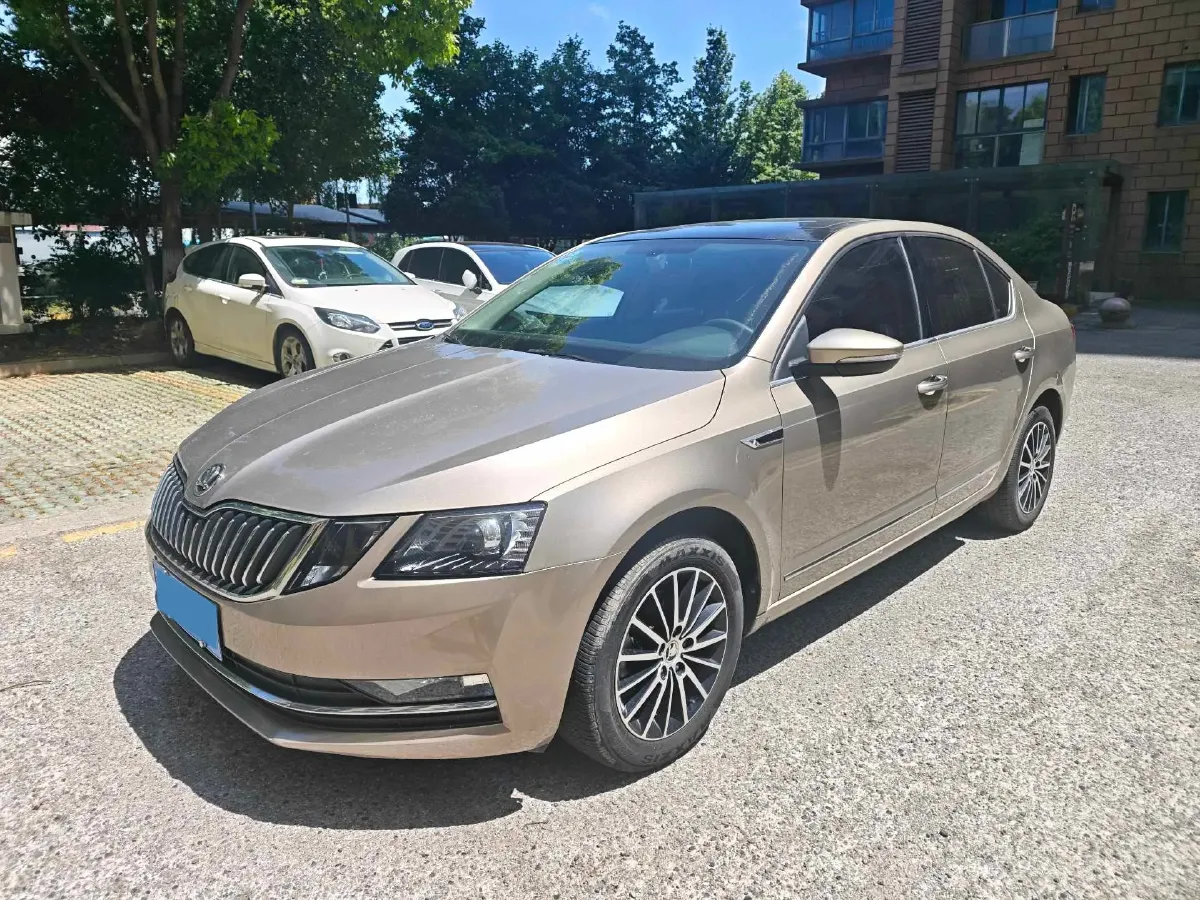 2019 Skoda Octavia 1.2T 116HP L4 7DCT,autocango,china used car exporter,china ev exporter,chinese used car exporter,chinese used ev exporter