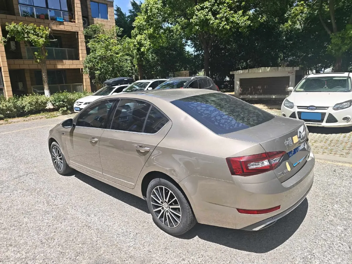 2019 Skoda Octavia 1.2T 116HP L4 7DCT,autocango,china used car exporter,china ev exporter,chinese used car exporter,chinese used ev exporter