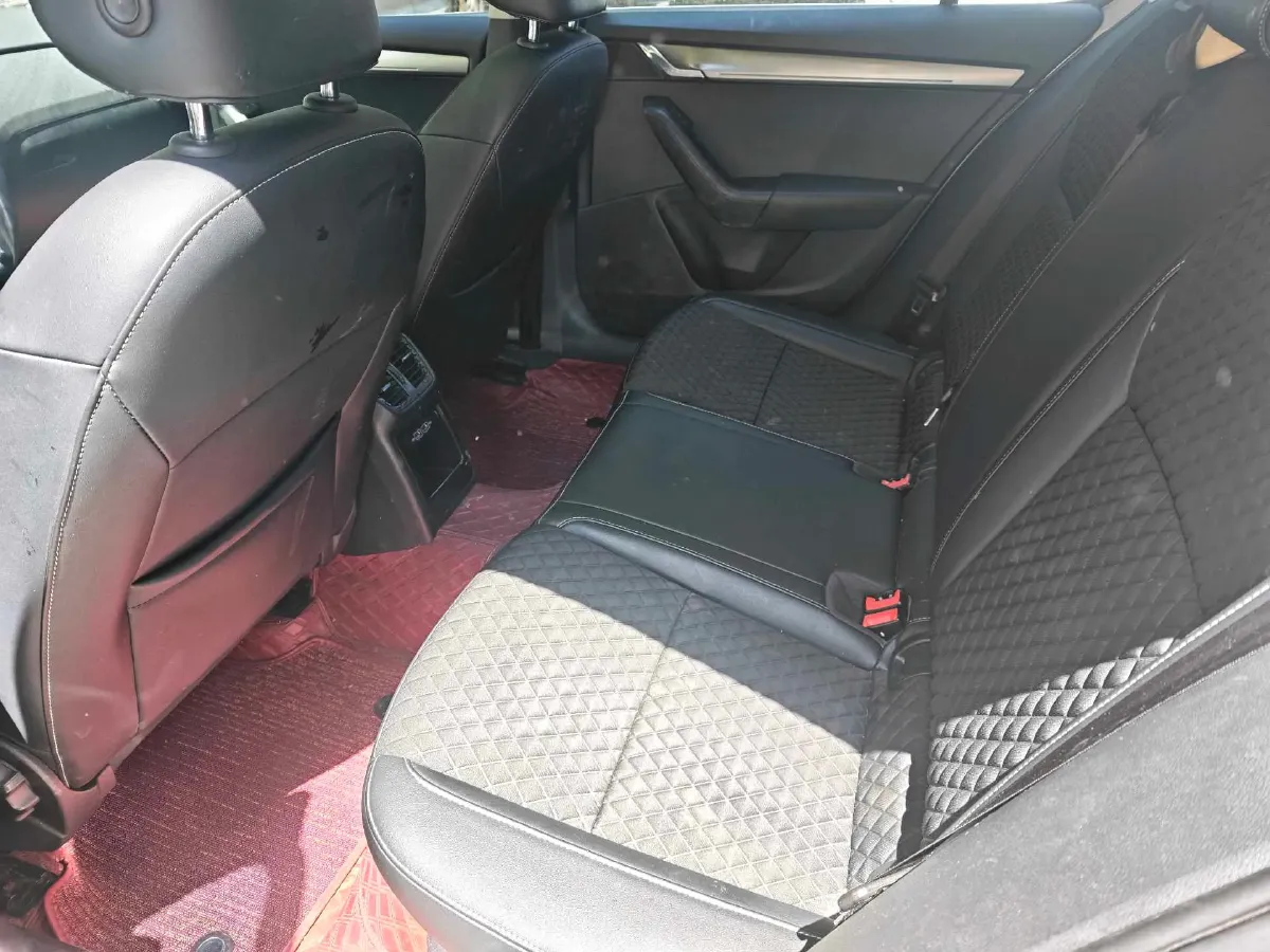 2019 Skoda Octavia 1.2T 116HP L4 7DCT,autocango,china used car exporter,china ev exporter,chinese used car exporter,chinese used ev exporter