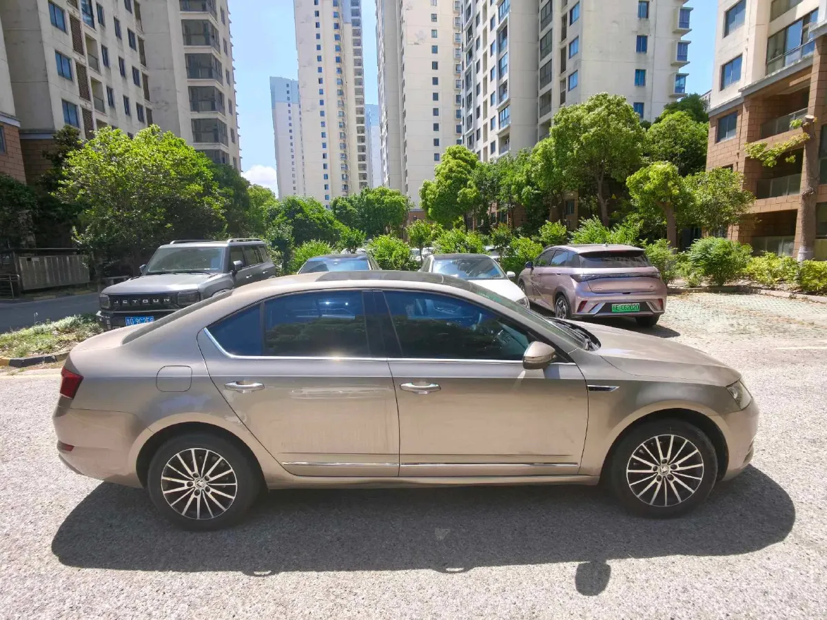 2019 Skoda Octavia 1.2T 116HP L4 7DCT,autocango,china used car exporter,china ev exporter,chinese used car exporter,chinese used ev exporter