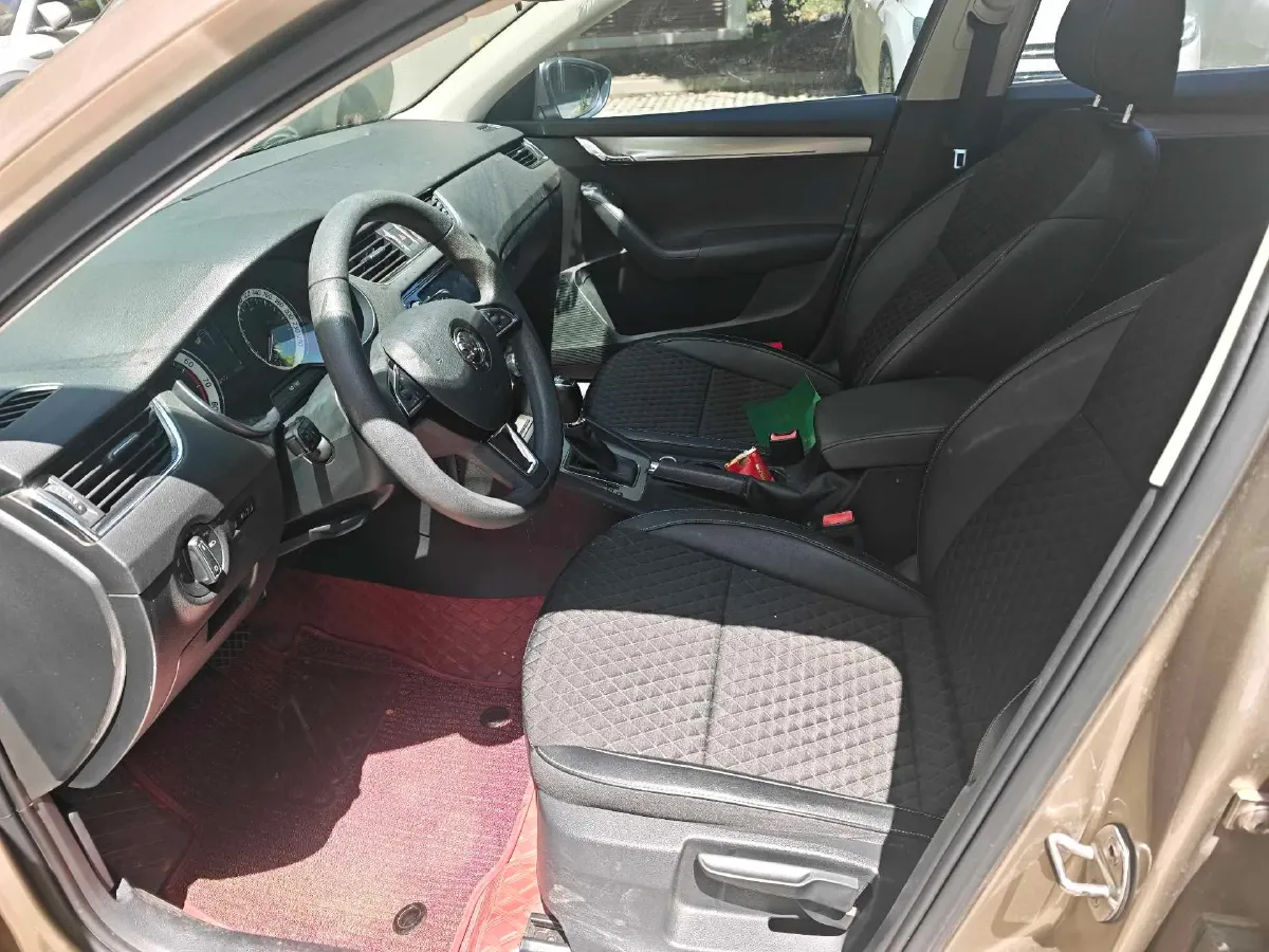2019 Skoda Octavia 1.2T 116HP L4 7DCT,autocango,china used car exporter,china ev exporter,chinese used car exporter,chinese used ev exporter