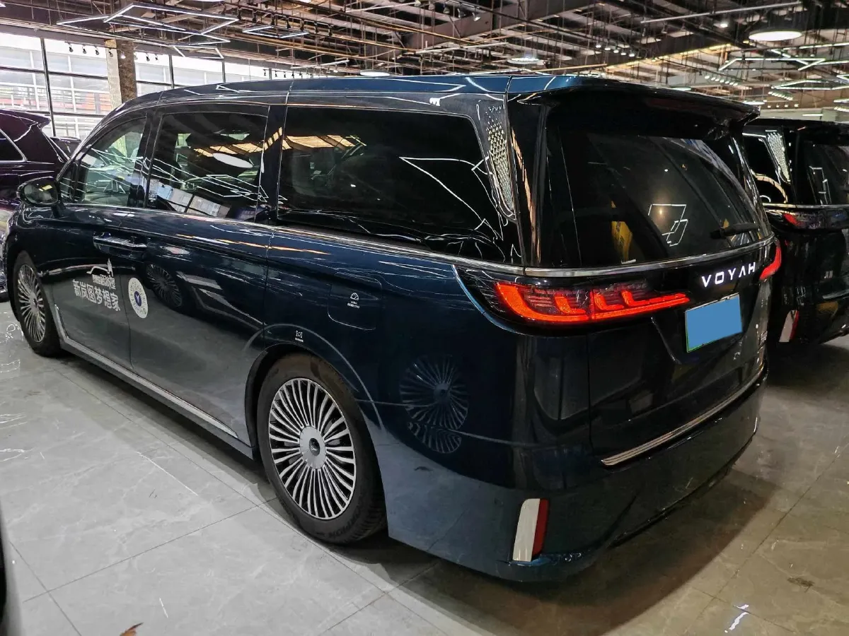 2025 Voyah Dream 1.5T 150HP L4 PHEV 41.7KWH,autocango,china used car exporter,china ev exporter,chinese used car exporter,chinese used ev exporter