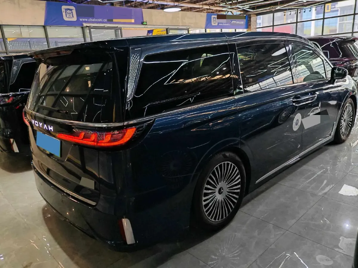 2025 Voyah Dream 1.5T 150HP L4 PHEV 41.7KWH,autocango,china used car exporter,china ev exporter,chinese used car exporter,chinese used ev exporter