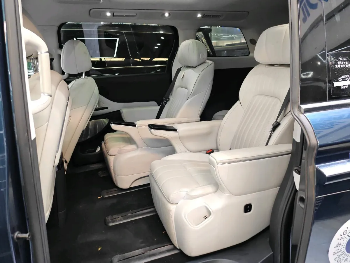 2025 Voyah Dream 1.5T 150HP L4 PHEV 41.7KWH,autocango,china used car exporter,china ev exporter,chinese used car exporter,chinese used ev exporter