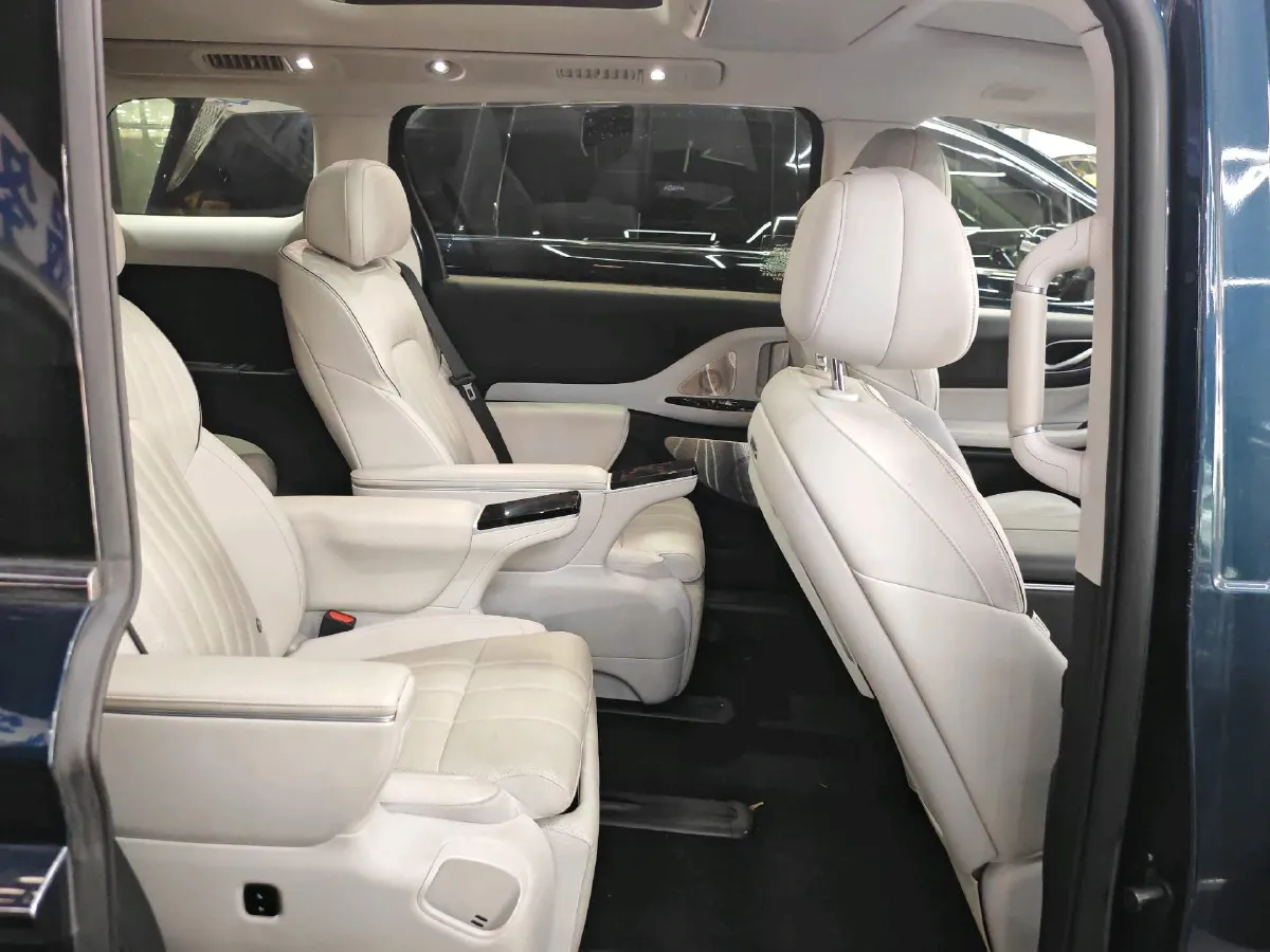 2025 Voyah Dream 1.5T 150HP L4 PHEV 41.7KWH,autocango,china used car exporter,china ev exporter,chinese used car exporter,chinese used ev exporter