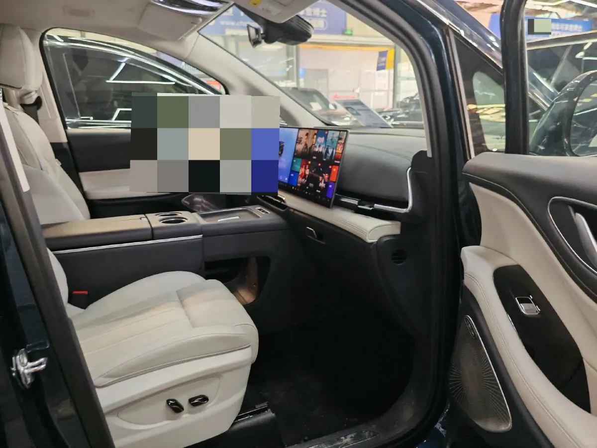 2025 Voyah Dream 1.5T 150HP L4 PHEV 41.7KWH,autocango,china used car exporter,china ev exporter,chinese used car exporter,chinese used ev exporter