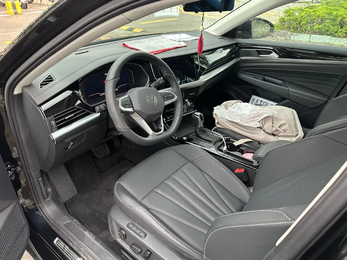 2025 Volkswagen Passat 2.0T 186HP L4 7DCT,autocango,china used car exporter,china ev exporter,chinese used car exporter,chinese used ev exporter