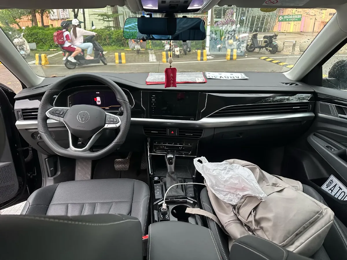 2025 Volkswagen Passat 2.0T 186HP L4 7DCT,autocango,china used car exporter,china ev exporter,chinese used car exporter,chinese used ev exporter