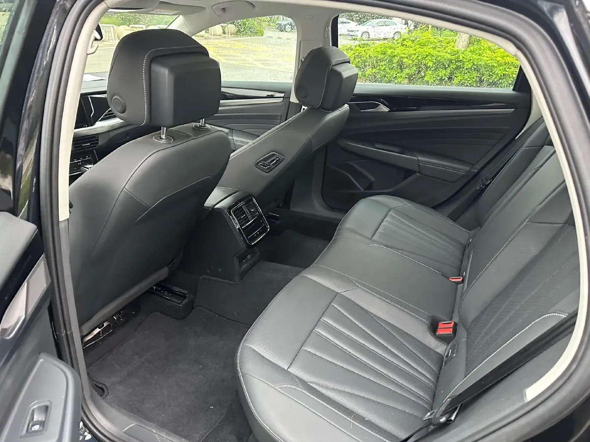 2025 Volkswagen Passat 2.0T 186HP L4 7DCT,autocango,china used car exporter,china ev exporter,chinese used car exporter,chinese used ev exporter
