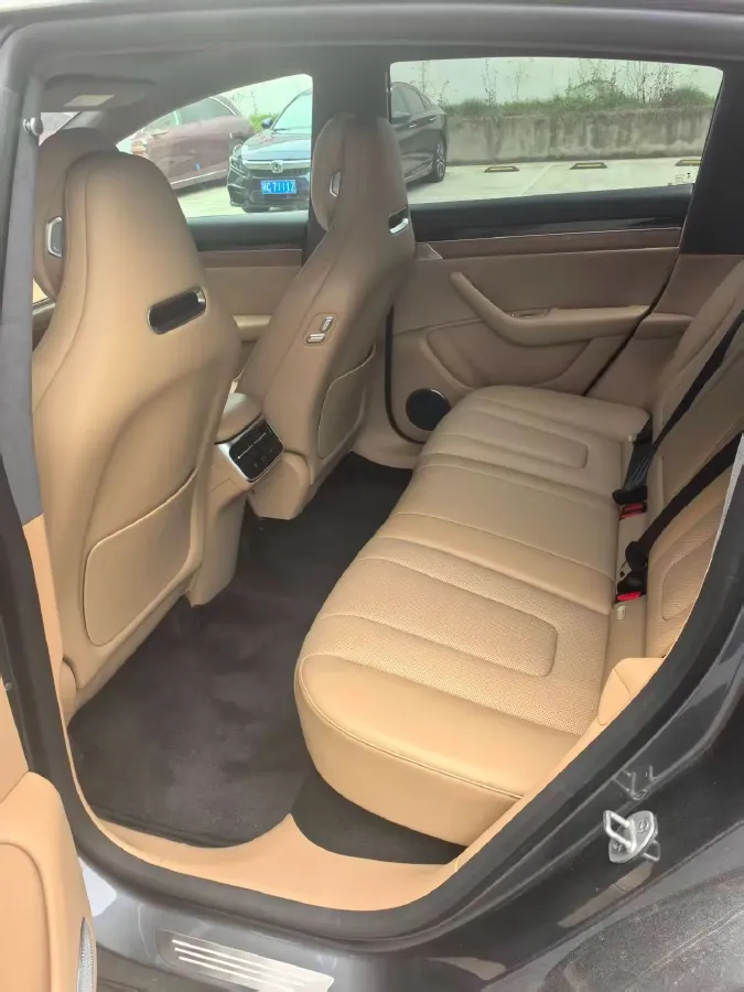 2025 Luxeed R7 REEV 156HP REEV,autocango,china used car exporter,china ev exporter,chinese used car exporter,chinese used ev exporter