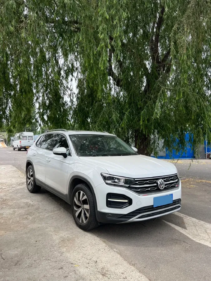 2019 Jeep Cherokee 2.0T 234HP L4 9AT,autocango,china used car exporter,china ev exporter,chinese used car exporter,chinese used ev exporter