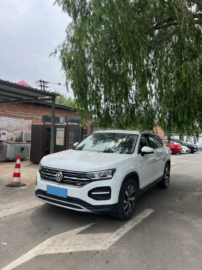2019 Jeep Cherokee 2.0T 234HP L4 9AT,autocango,china used car exporter,china ev exporter,chinese used car exporter,chinese used ev exporter