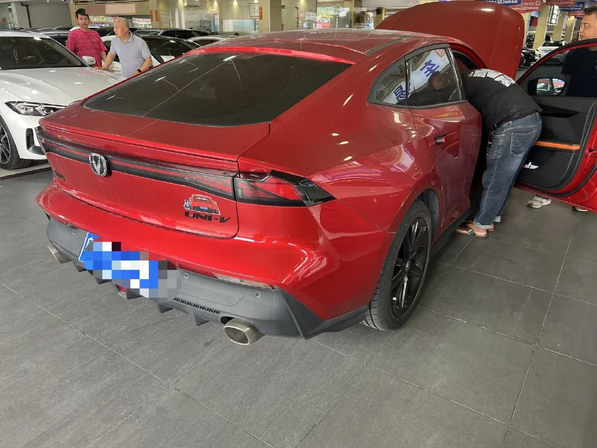 2022 ChangAn UNI-V 1.5T 188HP L4 7DCT,autocango,china used car exporter,china ev exporter,chinese used car exporter,chinese used ev exporter