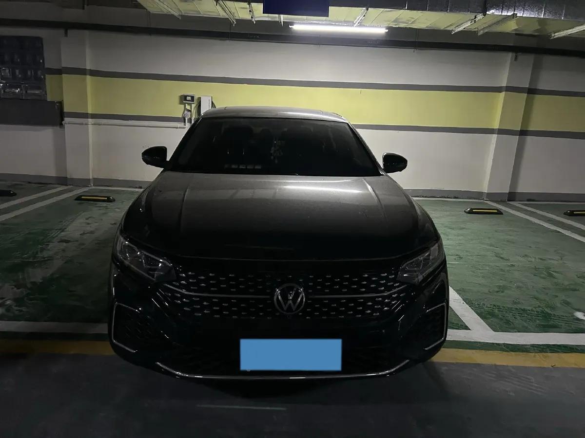 2025 Volkswagen Passat 2.0T 220HP L4 7DCT,autocango,china used car exporter,china ev exporter,chinese used car exporter,chinese used ev exporter