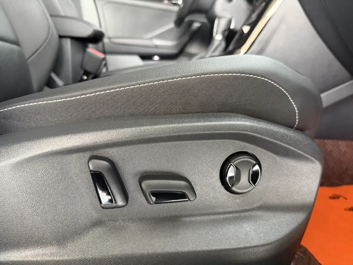 2022 Volkswagen T-Roc 1.4T 150HP L4 7DCT,autocango,china used car exporter,china ev exporter,chinese used car exporter,chinese used ev exporter
