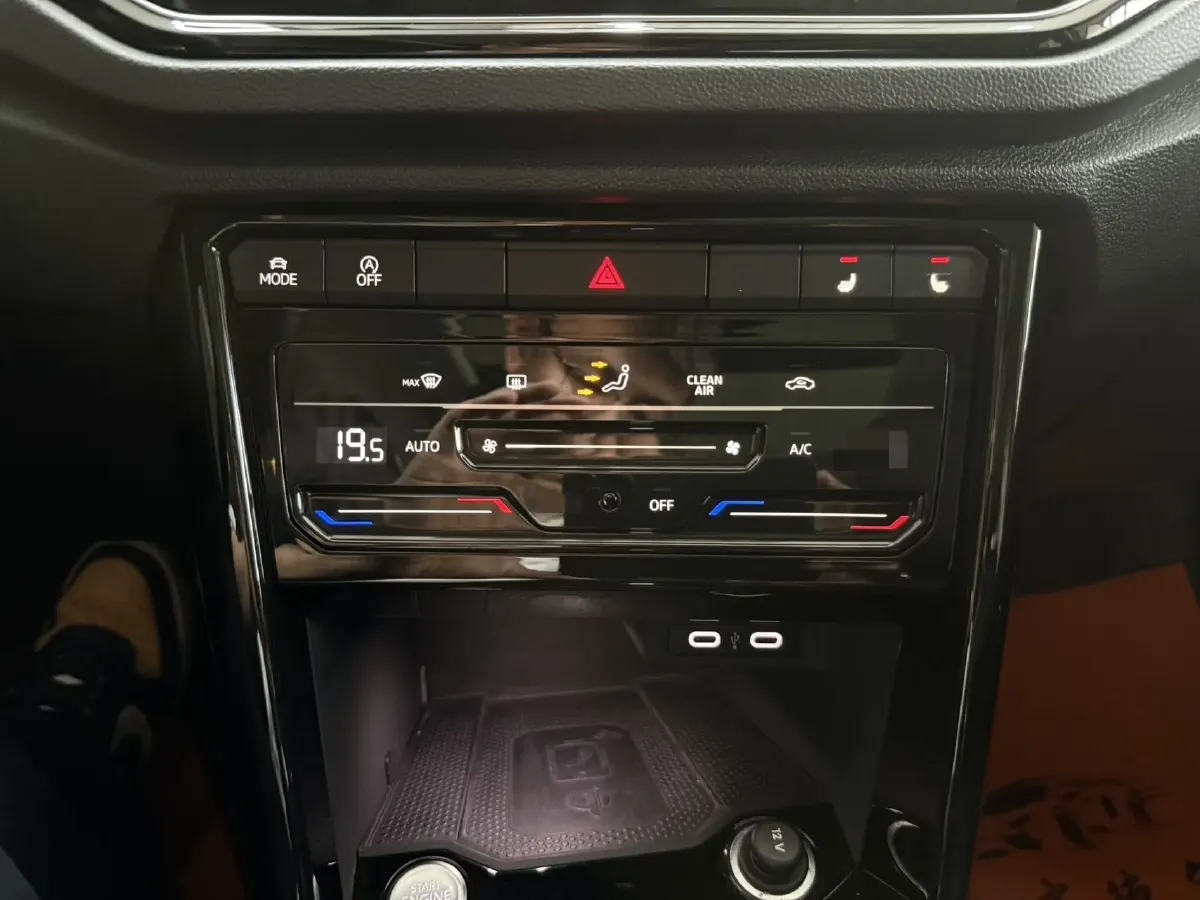 2022 Volkswagen T-Roc 1.4T 150HP L4 7DCT,autocango,china used car exporter,china ev exporter,chinese used car exporter,chinese used ev exporter