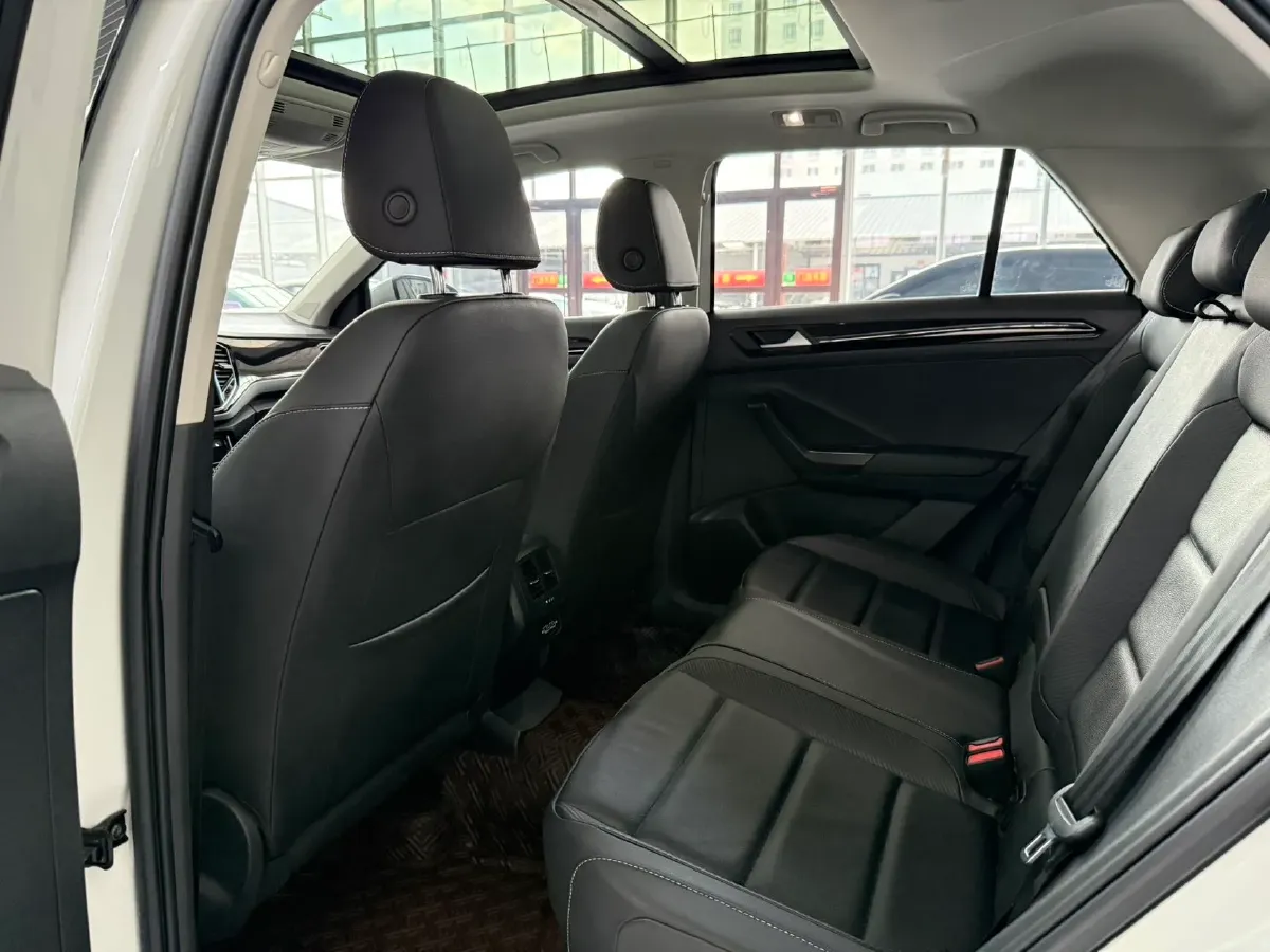 2022 Volkswagen T-Roc 1.4T 150HP L4 7DCT,autocango,china used car exporter,china ev exporter,chinese used car exporter,chinese used ev exporter