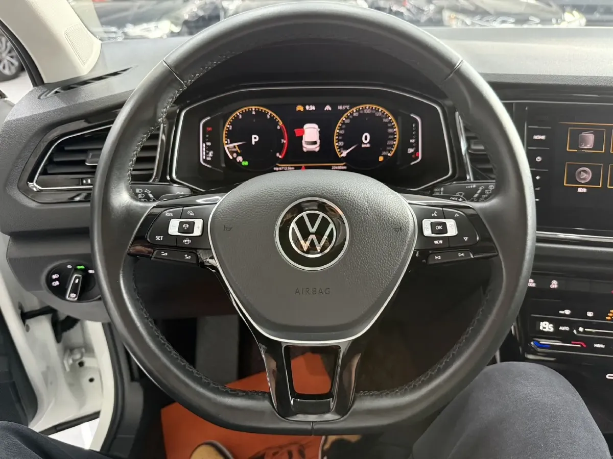 2022 Volkswagen T-Roc 1.4T 150HP L4 7DCT,autocango,china used car exporter,china ev exporter,chinese used car exporter,chinese used ev exporter