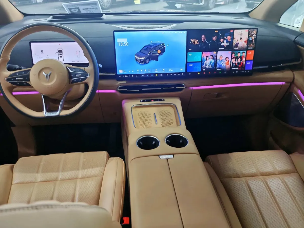 2025 Voyah Dream 1.5T 150HP L4 PHEV 41.7KWH,autocango,china used car exporter,china ev exporter,chinese used car exporter,chinese used ev exporter
