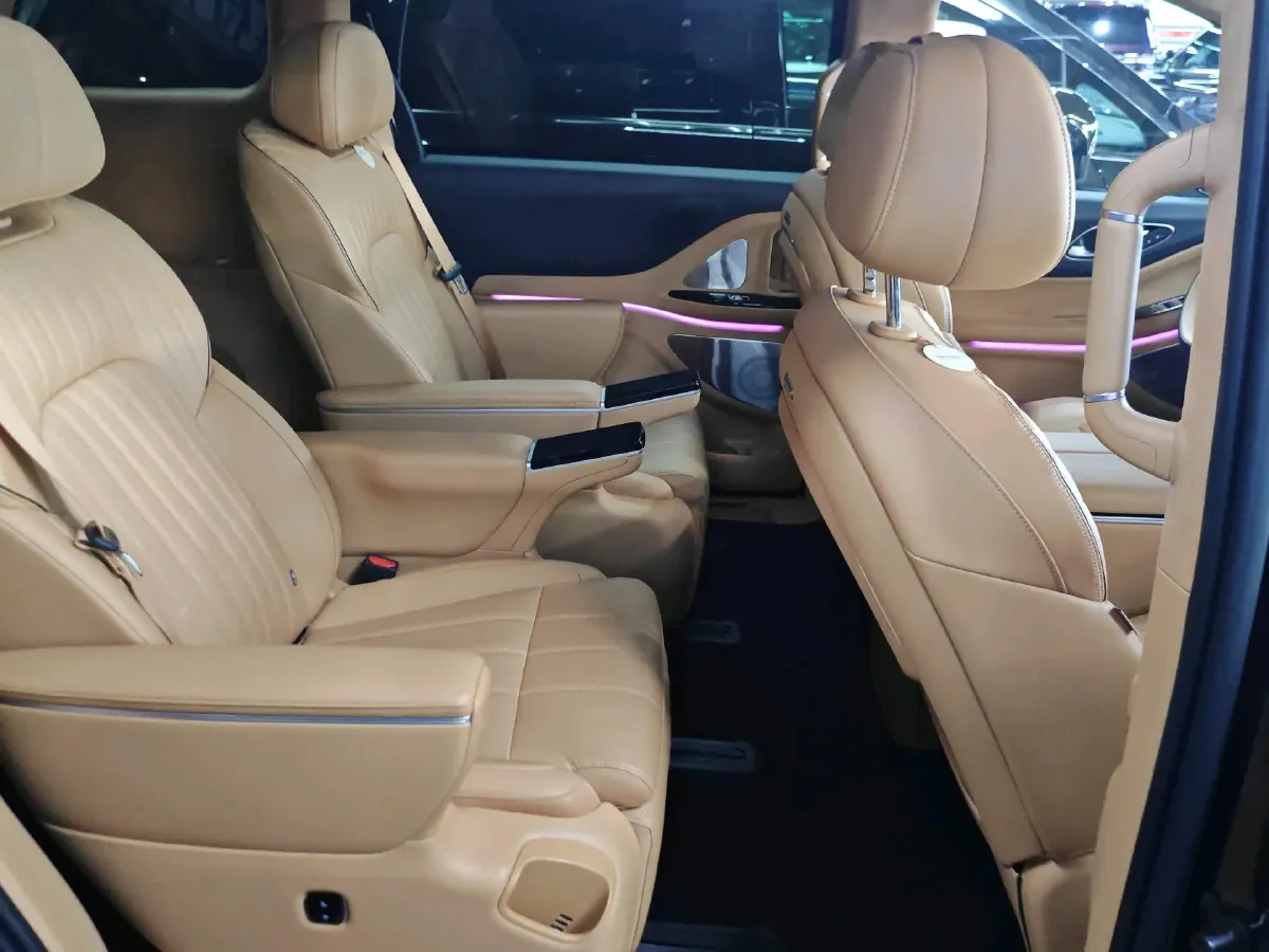 2025 Voyah Dream 1.5T 150HP L4 PHEV 41.7KWH,autocango,china used car exporter,china ev exporter,chinese used car exporter,chinese used ev exporter