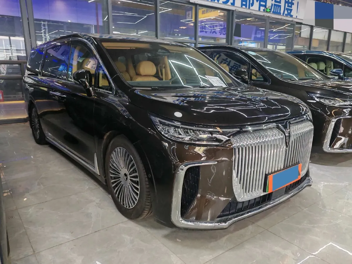 2025 Voyah Dream 1.5T 150HP L4 PHEV 41.7KWH,autocango,china used car exporter,china ev exporter,chinese used car exporter,chinese used ev exporter