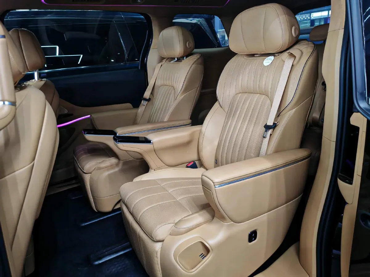 2025 Voyah Dream 1.5T 150HP L4 PHEV 41.7KWH,autocango,china used car exporter,china ev exporter,chinese used car exporter,chinese used ev exporter