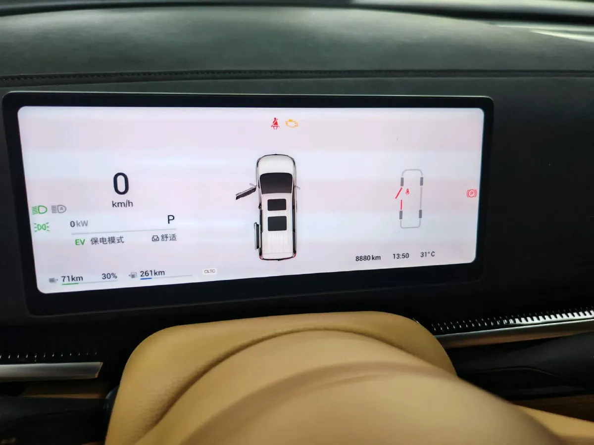 2025 Voyah Dream 1.5T 150HP L4 PHEV 41.7KWH,autocango,china used car exporter,china ev exporter,chinese used car exporter,chinese used ev exporter