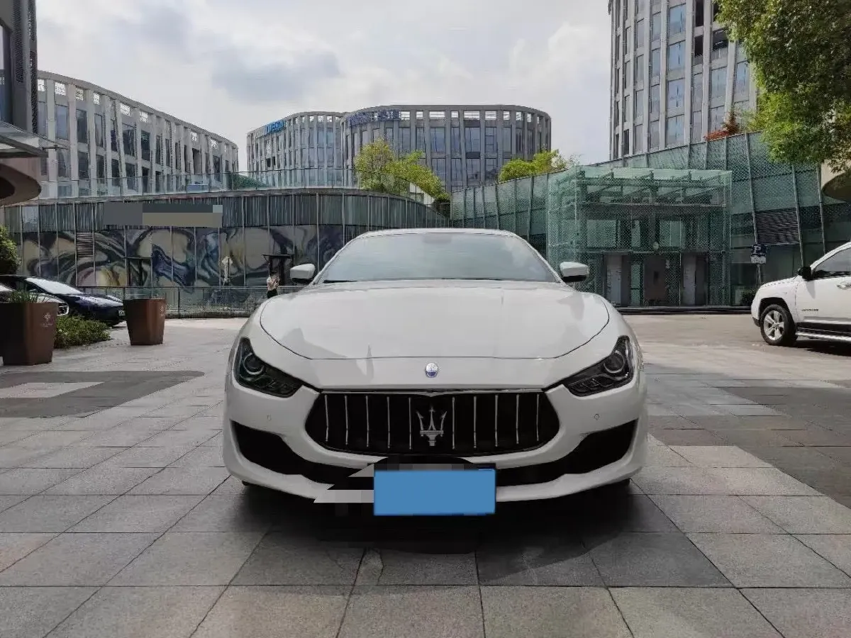 2021 Maserati Ghibli 2.0T 330HP L4 8AT,autocango,china used car exporter,china ev exporter,chinese used car exporter,chinese used ev exporter