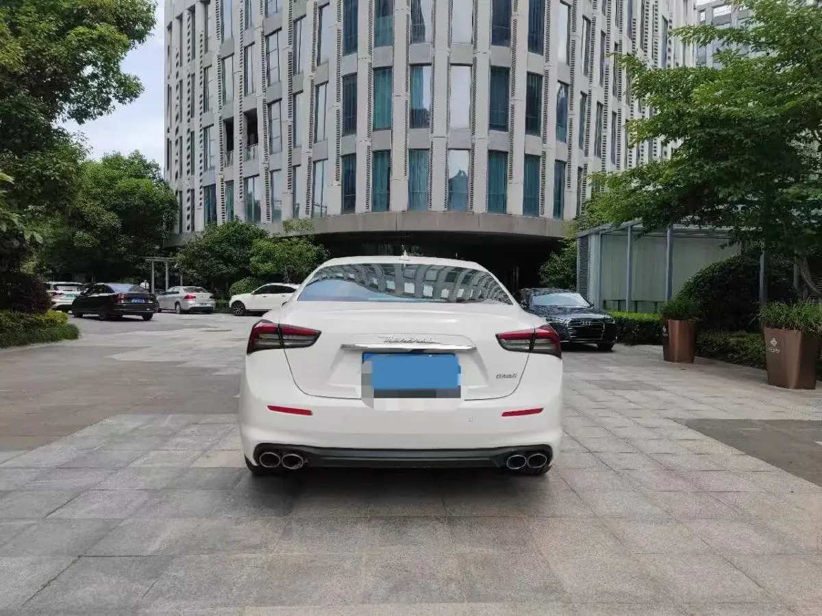 2021 Maserati Ghibli 2.0T 330HP L4 8AT,autocango,china used car exporter,china ev exporter,chinese used car exporter,chinese used ev exporter