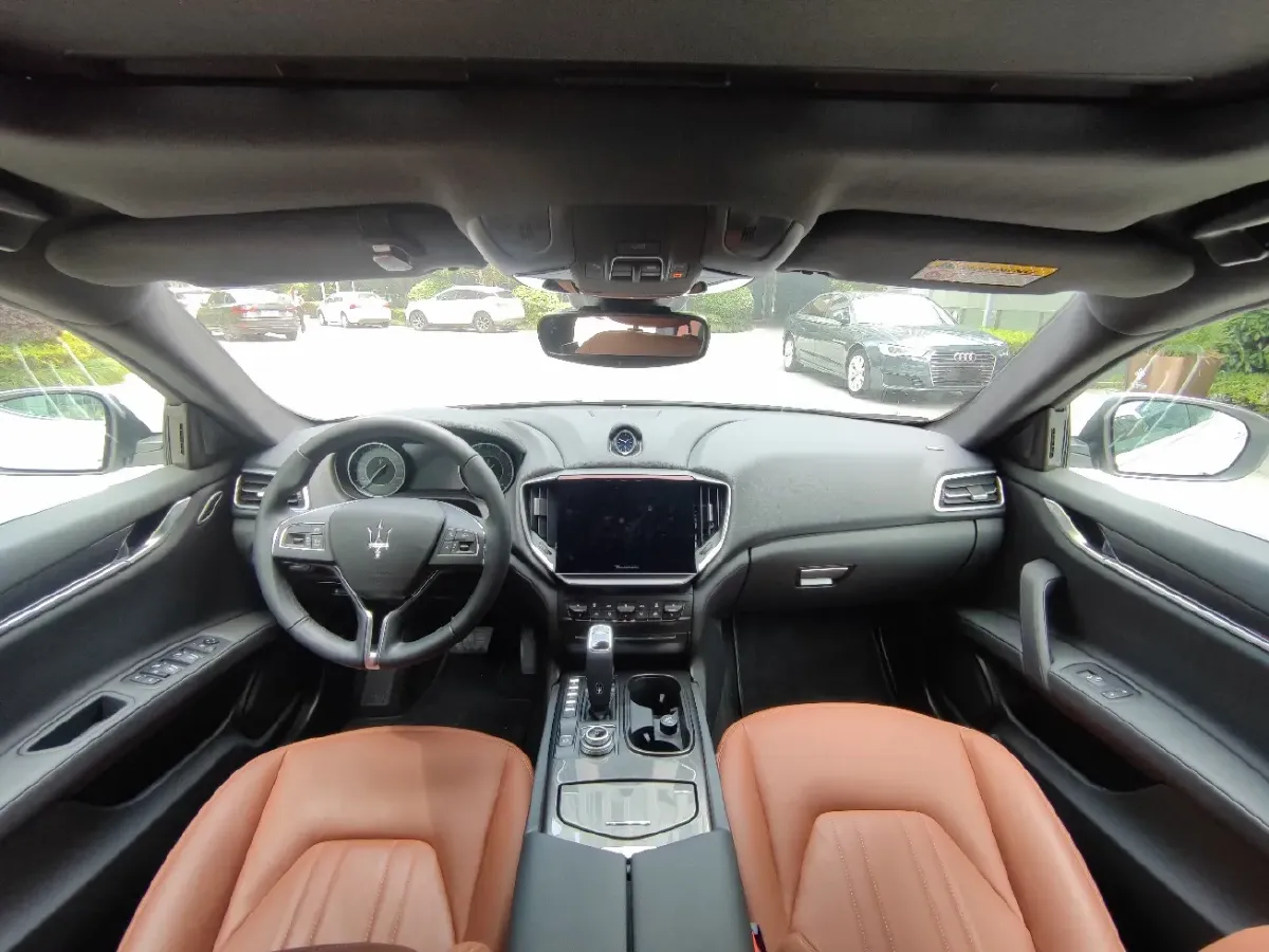 2021 Maserati Ghibli 2.0T 330HP L4 8AT,autocango,china used car exporter,china ev exporter,chinese used car exporter,chinese used ev exporter