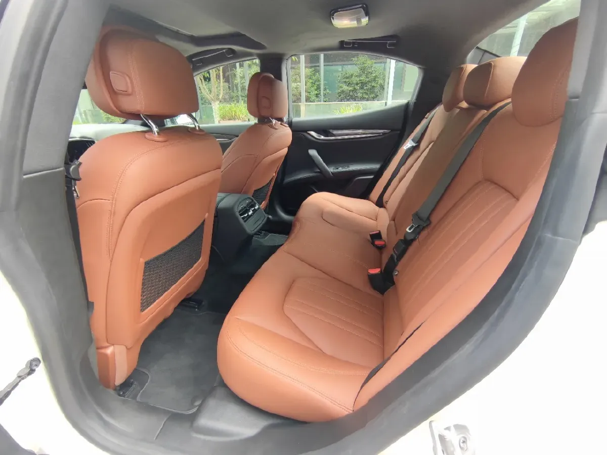 2021 Maserati Ghibli 2.0T 330HP L4 8AT,autocango,china used car exporter,china ev exporter,chinese used car exporter,chinese used ev exporter