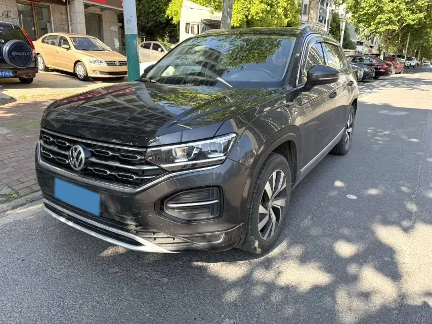 2019 Jeep Cherokee 2.0T 234HP L4 9AT,autocango,china used car exporter,china ev exporter,chinese used car exporter,chinese used ev exporter