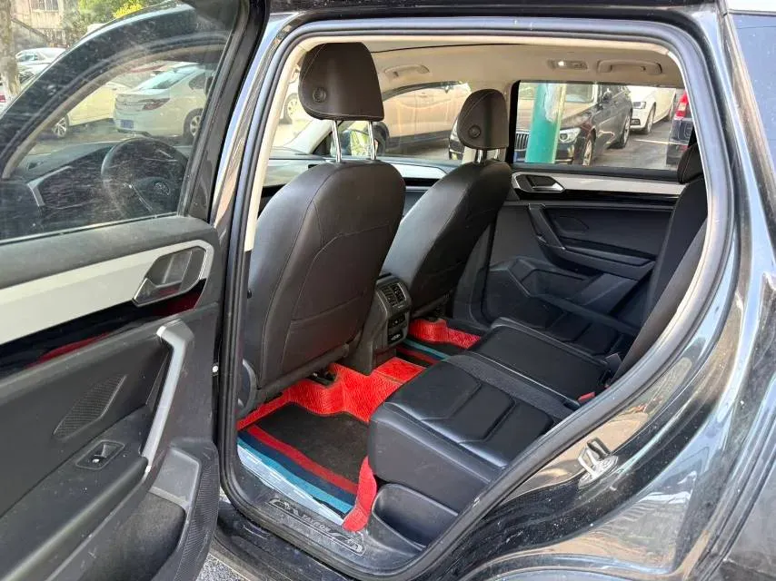2019 Jeep Cherokee 2.0T 234HP L4 9AT,autocango,china used car exporter,china ev exporter,chinese used car exporter,chinese used ev exporter