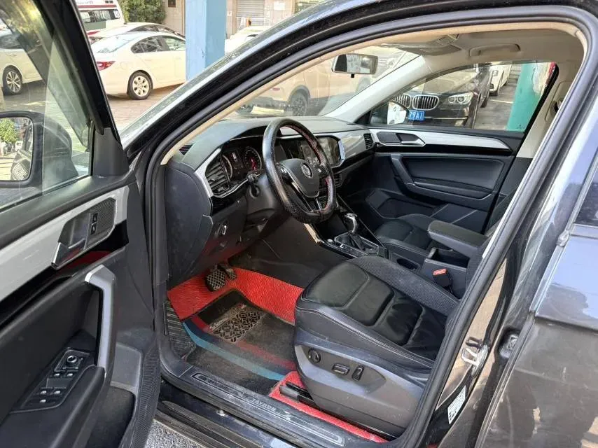 2019 Jeep Cherokee 2.0T 234HP L4 9AT,autocango,china used car exporter,china ev exporter,chinese used car exporter,chinese used ev exporter