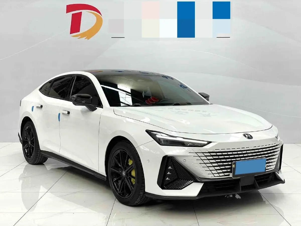 2022 ChangAn UNI-V 1.5T 188HP L4 7DCT,autocango,china used car exporter,china ev exporter,chinese used car exporter,chinese used ev exporter