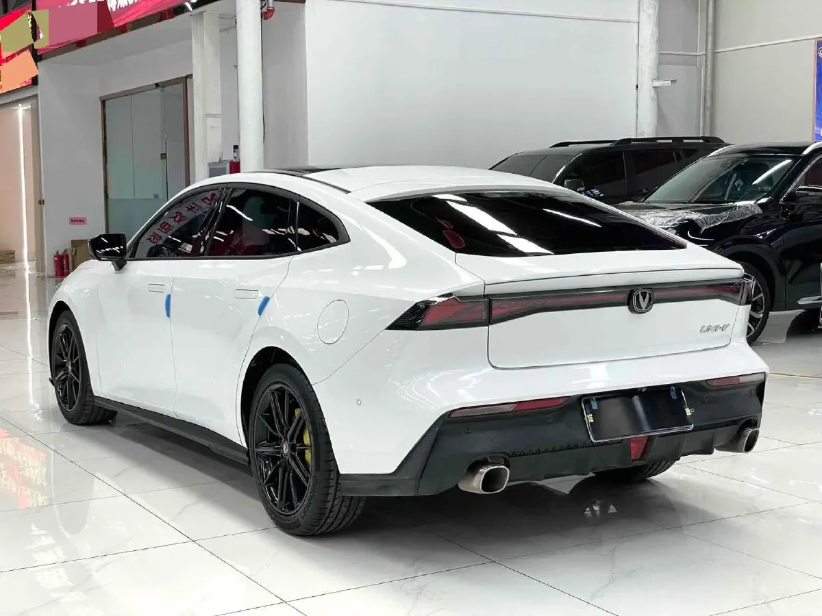 2022 ChangAn UNI-V 1.5T 188HP L4 7DCT,autocango,china used car exporter,china ev exporter,chinese used car exporter,chinese used ev exporter