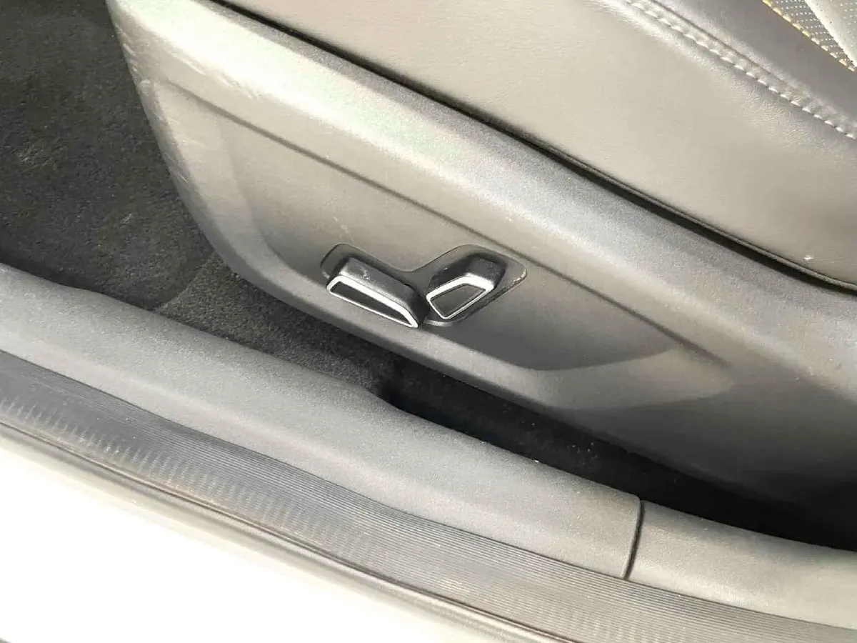 2022 ChangAn UNI-V 1.5T 188HP L4 7DCT,autocango,china used car exporter,china ev exporter,chinese used car exporter,chinese used ev exporter