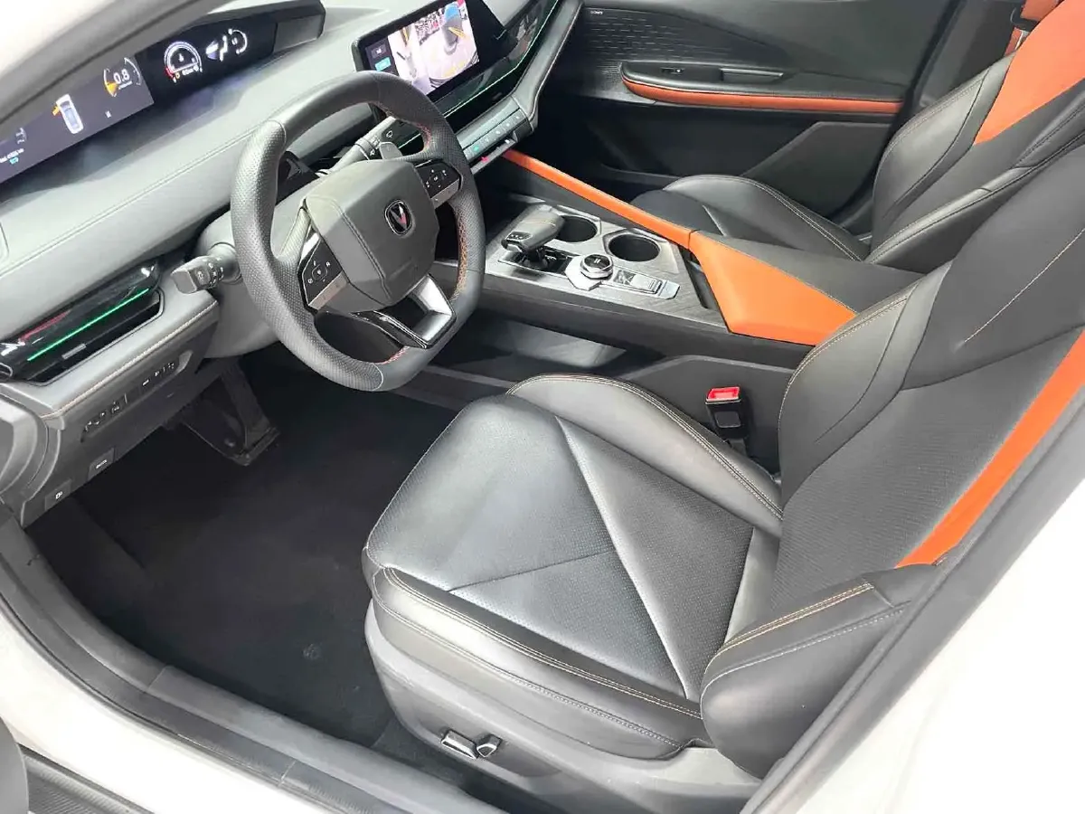 2022 ChangAn UNI-V 1.5T 188HP L4 7DCT,autocango,china used car exporter,china ev exporter,chinese used car exporter,chinese used ev exporter