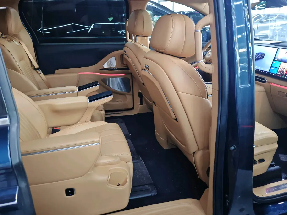 2025 Voyah Dream 1.5T 150HP L4 PHEV 41.7KWH,autocango,china used car exporter,china ev exporter,chinese used car exporter,chinese used ev exporter