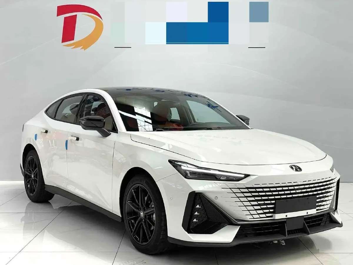2022 ChangAn UNI-V 1.5T 188HP L4 7DCT,autocango,china used car exporter,china ev exporter,chinese used car exporter,chinese used ev exporter