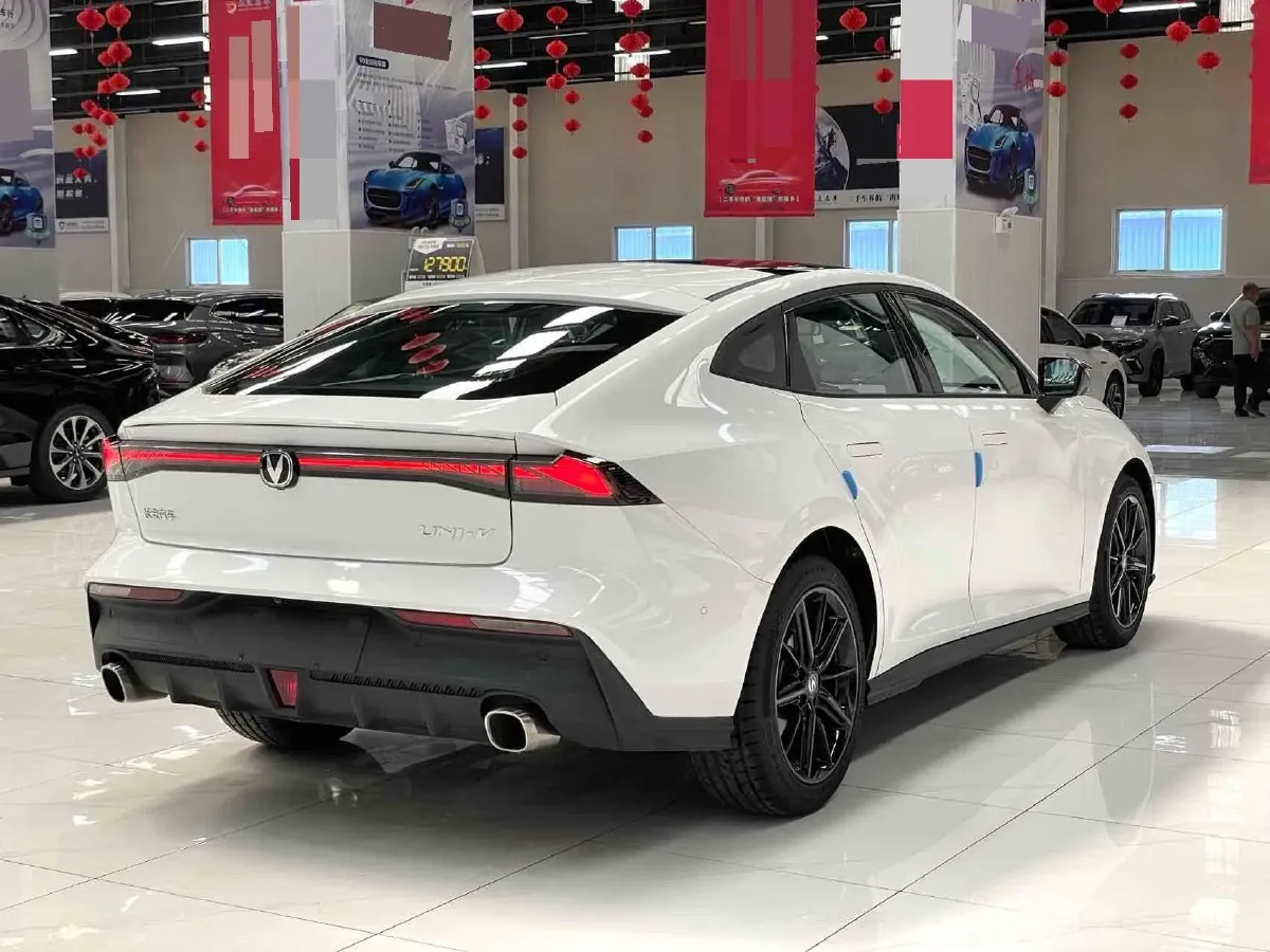 2022 ChangAn UNI-V 1.5T 188HP L4 7DCT,autocango,china used car exporter,china ev exporter,chinese used car exporter,chinese used ev exporter