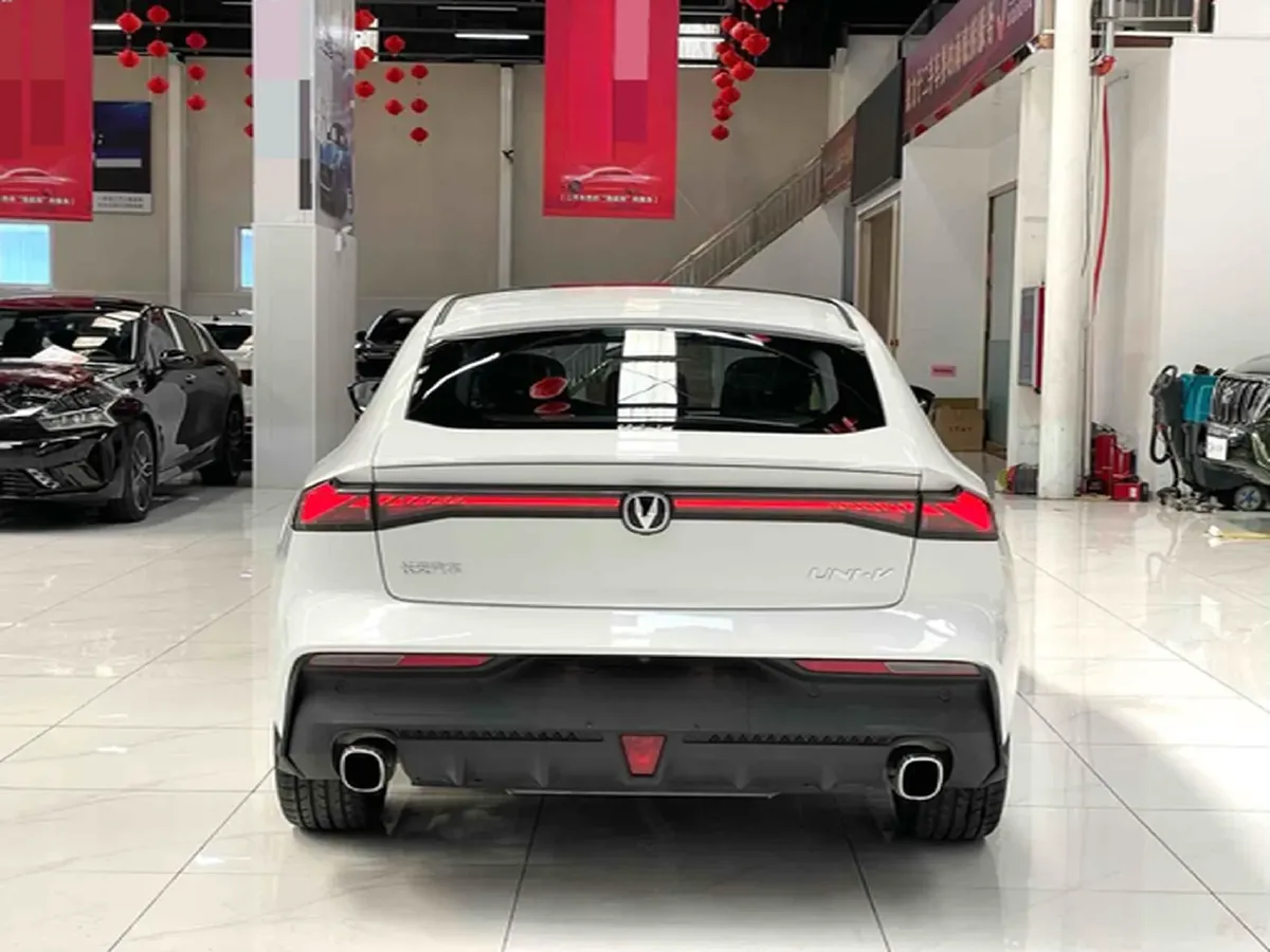 2022 ChangAn UNI-V 1.5T 188HP L4 7DCT,autocango,china used car exporter,china ev exporter,chinese used car exporter,chinese used ev exporter