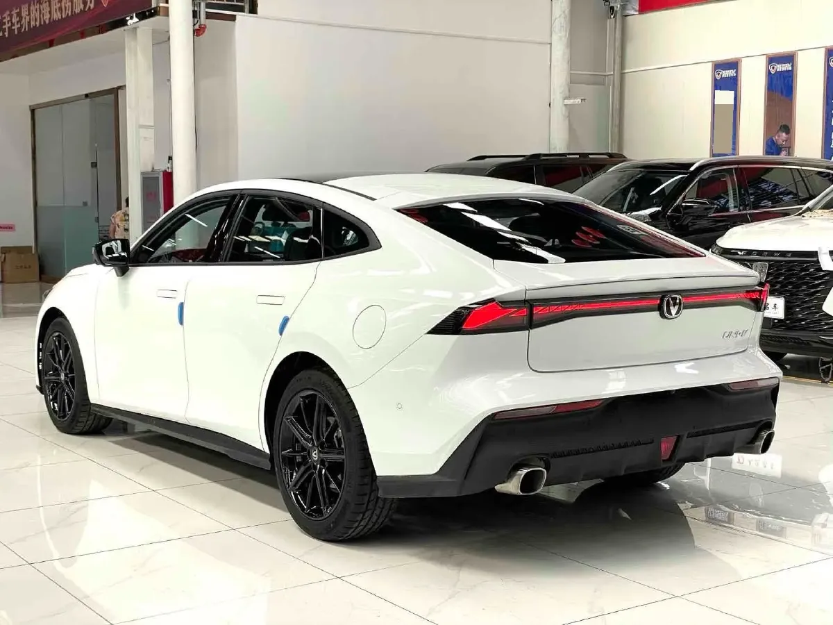 2022 ChangAn UNI-V 1.5T 188HP L4 7DCT,autocango,china used car exporter,china ev exporter,chinese used car exporter,chinese used ev exporter