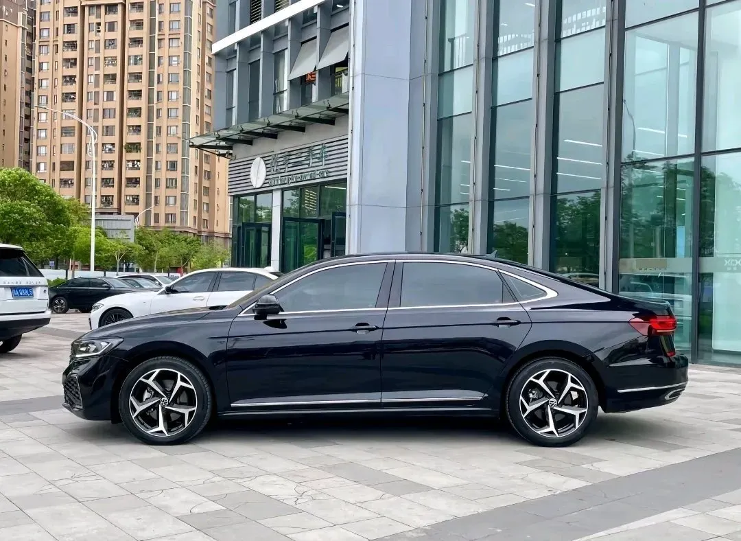 2024 Volkswagen Passat 2.0T 220HP L4 7DCT,autocango,china used car exporter,china ev exporter,chinese used car exporter,chinese used ev exporter