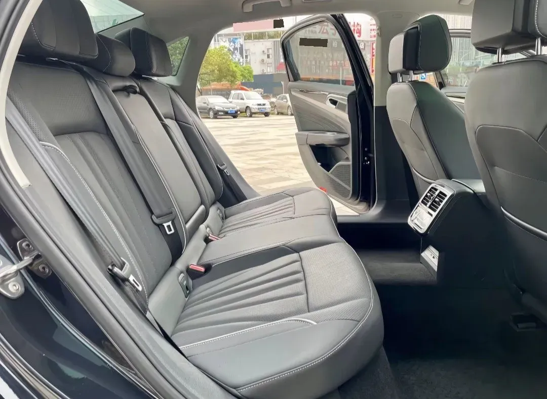 2024 Volkswagen Passat 2.0T 220HP L4 7DCT,autocango,china used car exporter,china ev exporter,chinese used car exporter,chinese used ev exporter