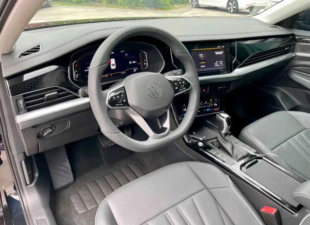 2024 Volkswagen Passat 2.0T 220HP L4 7DCT,autocango,china used car exporter,china ev exporter,chinese used car exporter,chinese used ev exporter