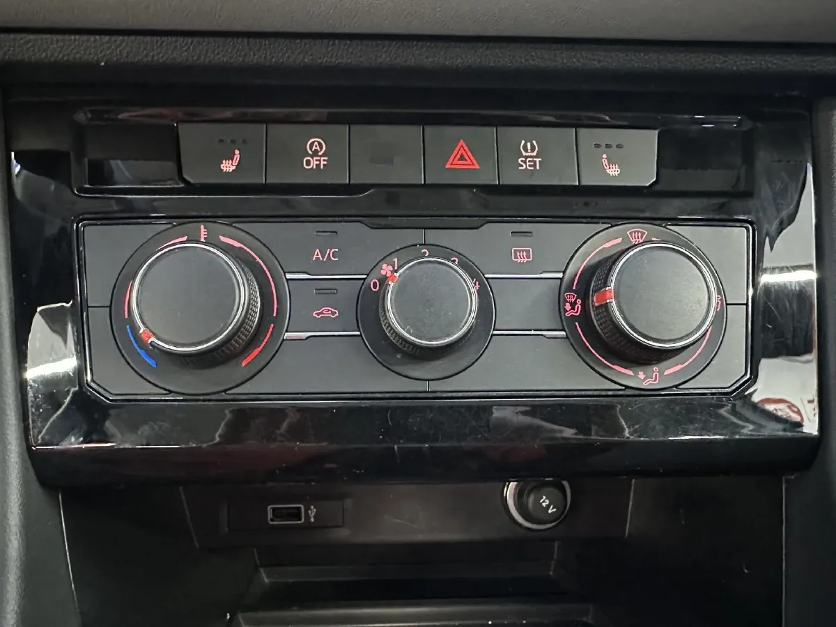 2023 Jetta VS7 1.4T 150HP L4 6AT,autocango,china used car exporter,china ev exporter,chinese used car exporter,chinese used ev exporter